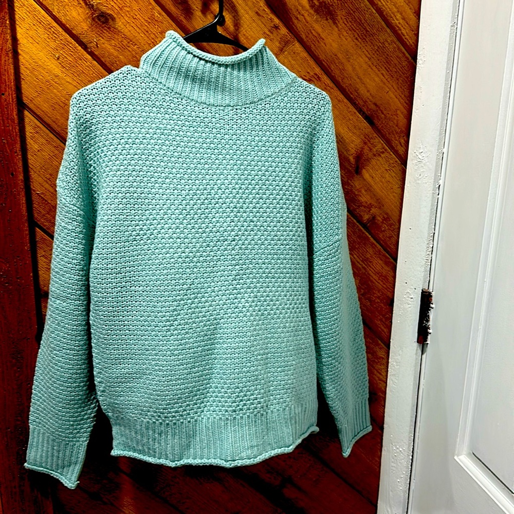 Venus women’s turtleneck sweater M